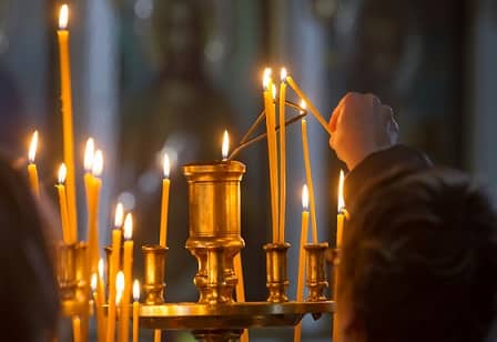 Как ставить свечи в церкви